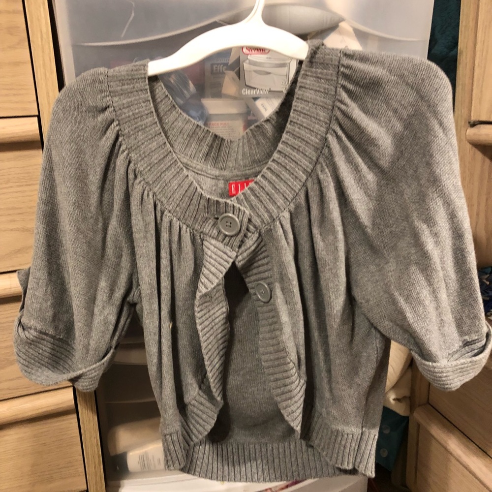 Puffy shoulder grey blouse
